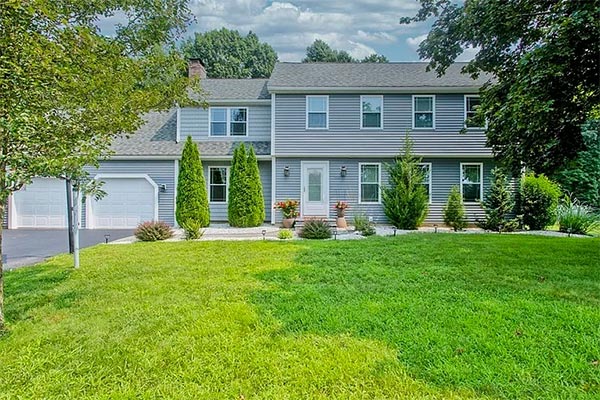 102 Glendale Rd, Agawam, MA 01001 102 Glendale Rd, Agawam, MA 01001